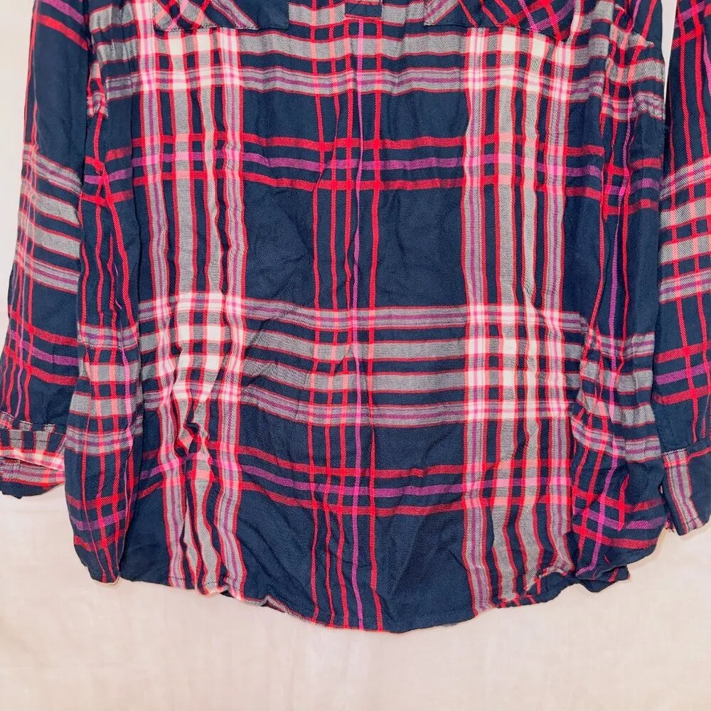 Liz Lange Maternity NWT long sleeve plaid pullover blouse top size medium - Image 5