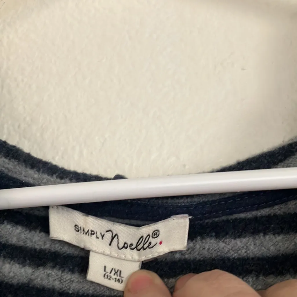 FINAL MARKDOWN Simply noelle hoodie l/xl - Image 4