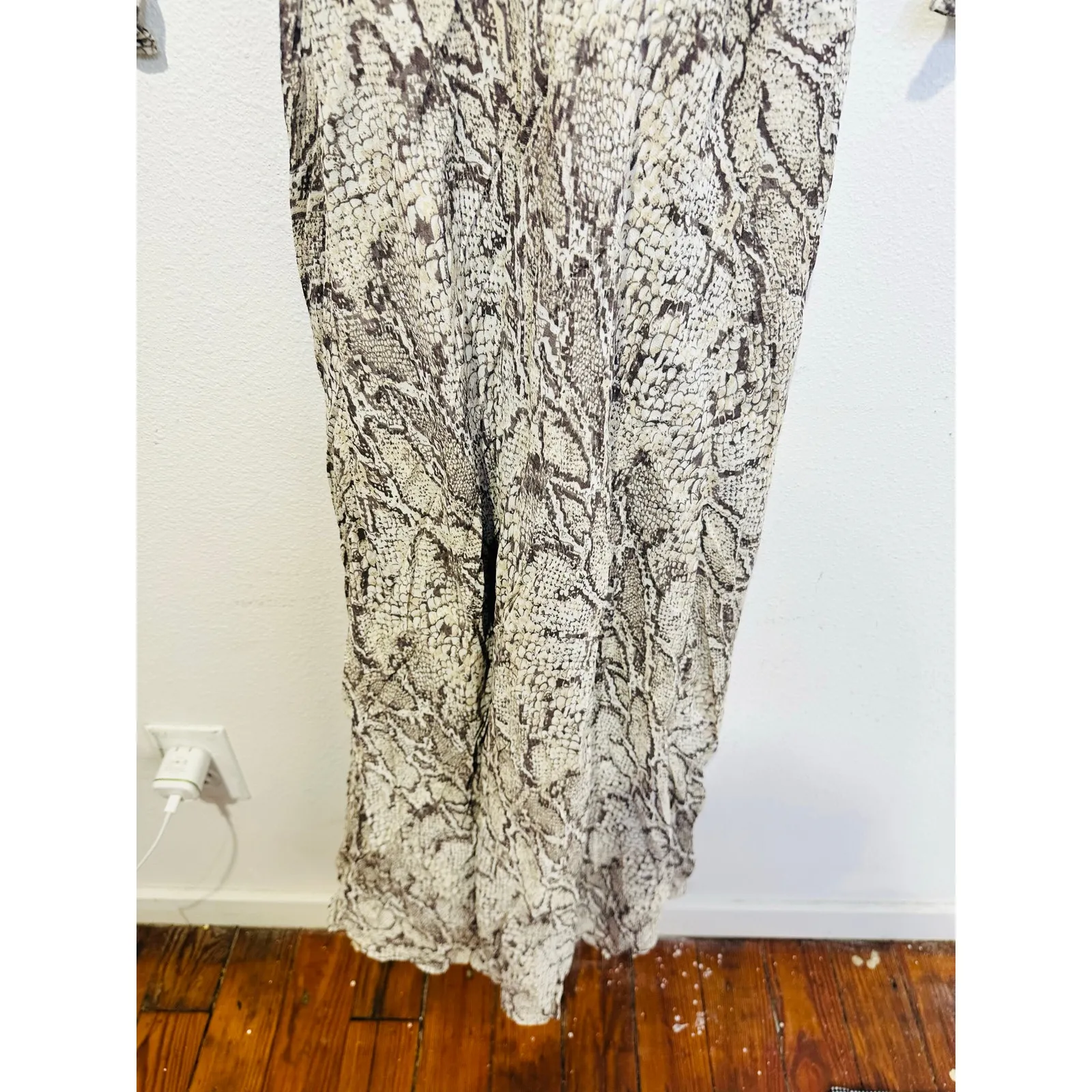 REFORMATION Grey Beige Animal Print Jaz Crepe Midi Wrap Python Snake Dress sz XS - Image 9