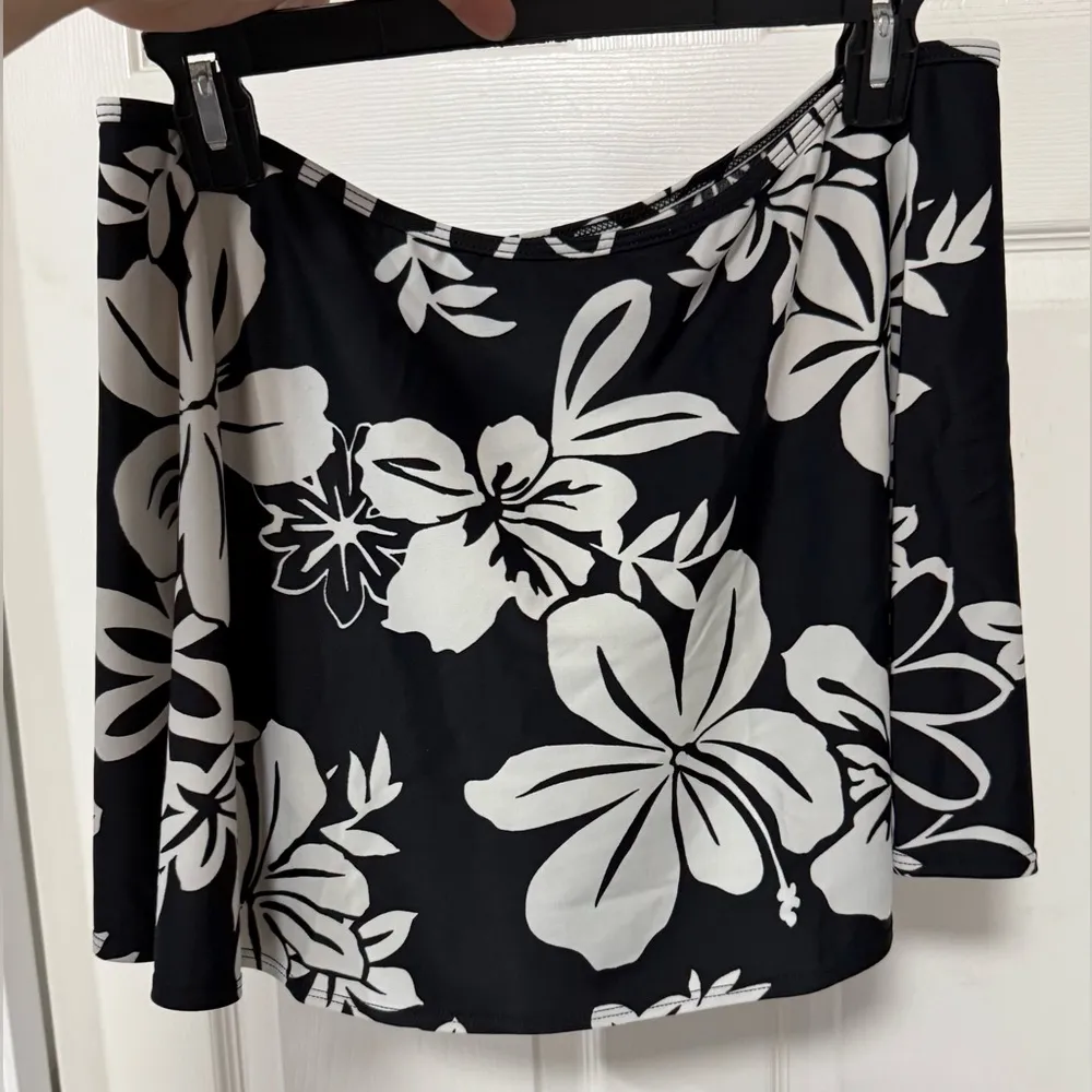 La Blanca by Rod Beattie Women's Black & White Floral Adjustable Tie Swim Skirt - Image 3