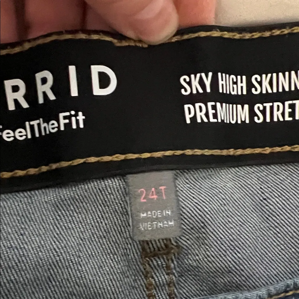 Torrid Women's Blue Sky High Skinny Premium Stretch Jeans Size 24T - Image 7