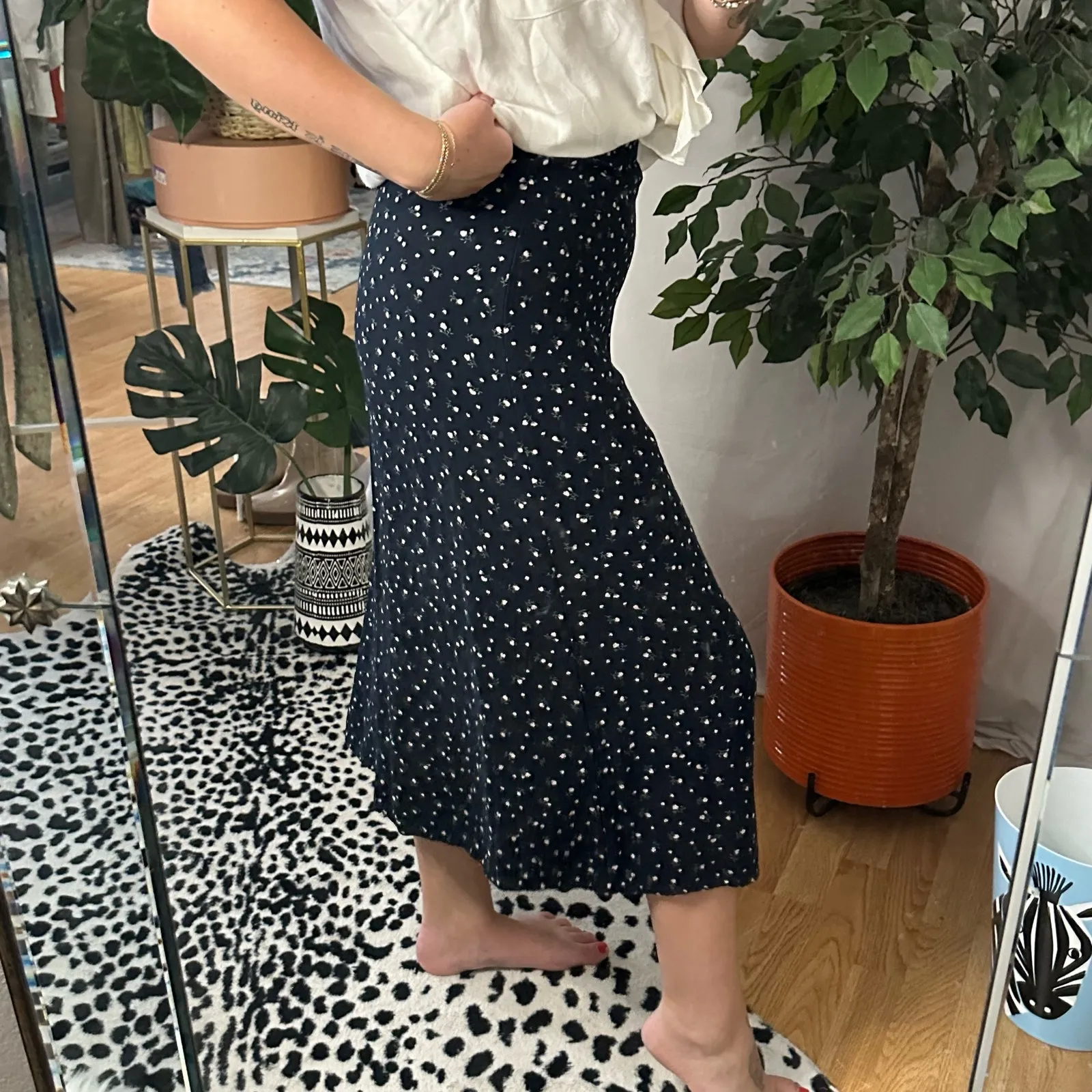 John Galt Dainty Floral Maura A-Line Midi Skirt Navy - Image 4