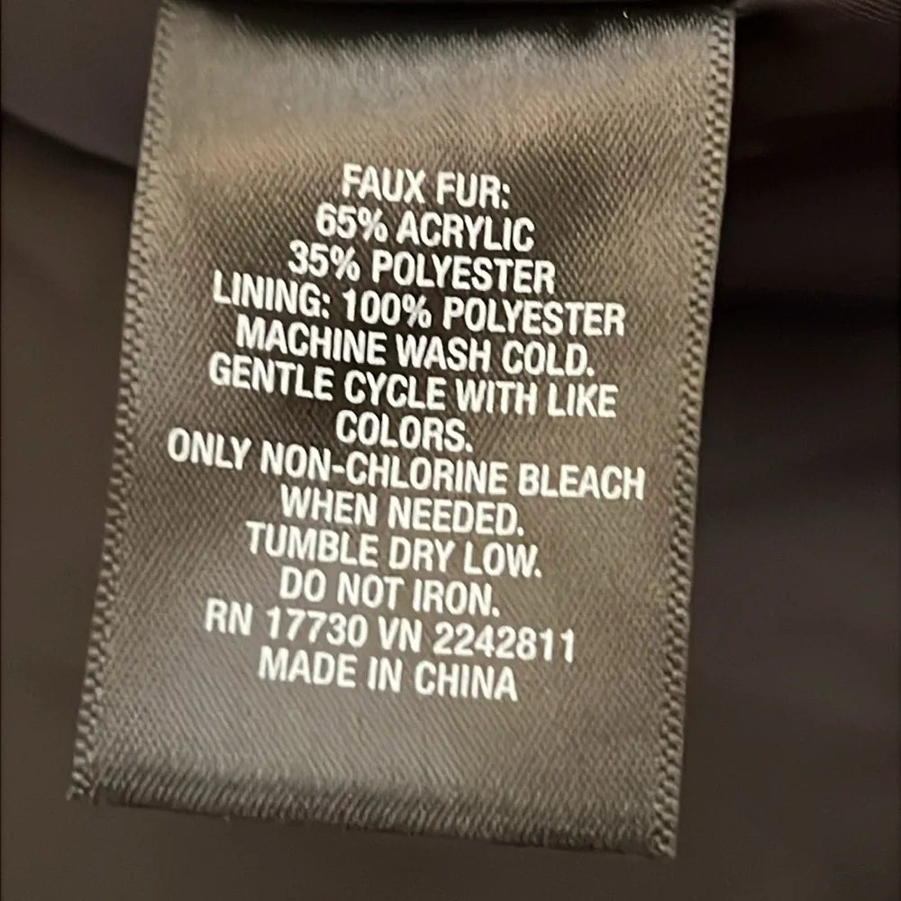 Mossimo Ladies Black Faux Fur Vest - Image 4