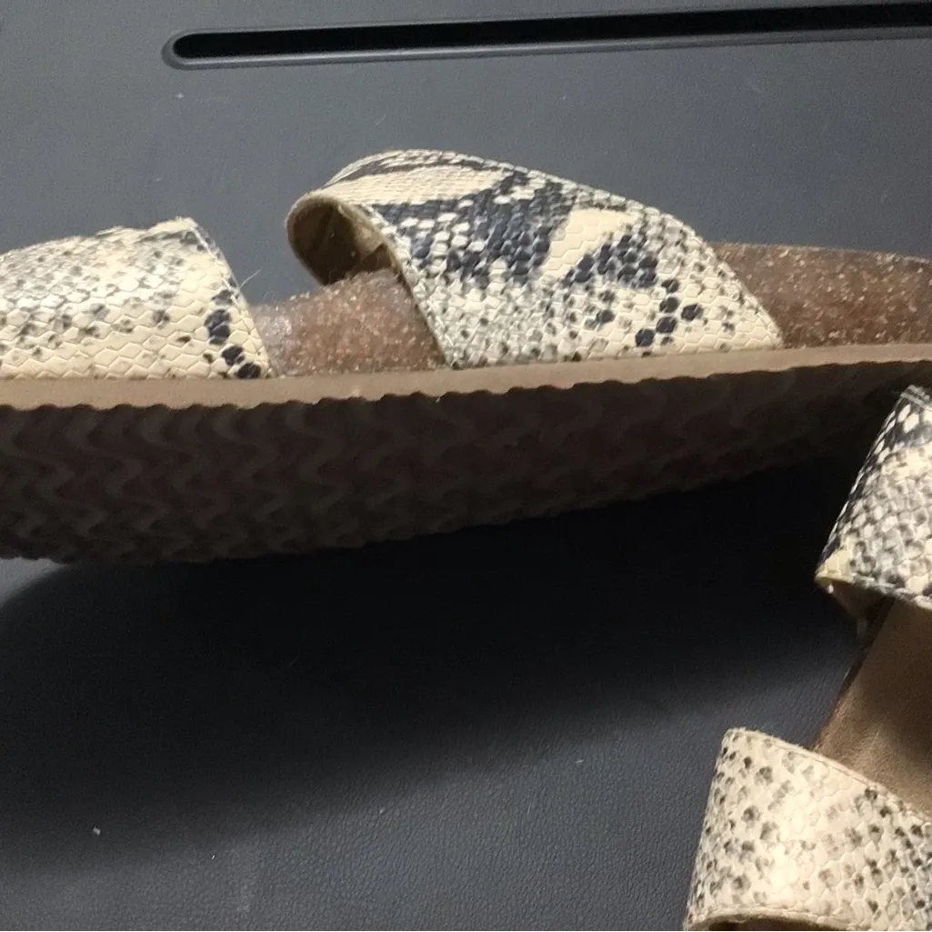Snakeskin Pattern Sandals with Buckle Straps Comfy size 10 Black - Image 2