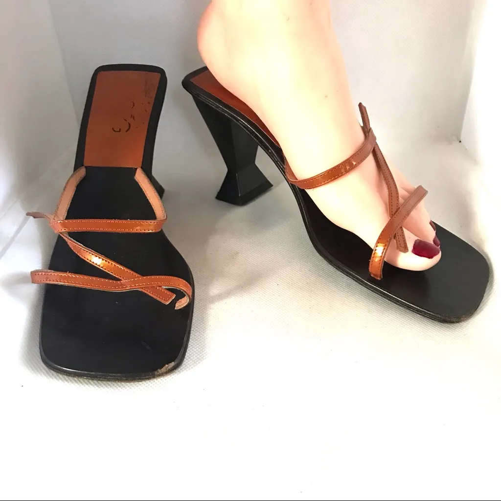 BCBG MAXAZRIA COGNAC BROWN PATENT LEATHER STRAPPY SLIDE AVANT GARDE HEEL (5.5) - Image 8