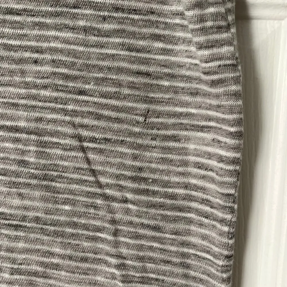 Banana Republic Striped Linen V-Neck Tee - Size L - Image 2