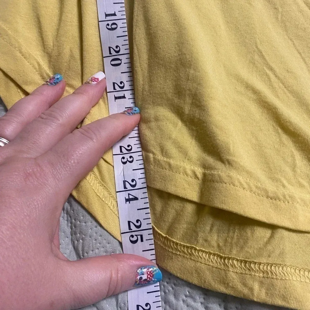 Gymshark Essential Tee in Yellow Size Medium Slanted Hem Line Small Hole - Image 5