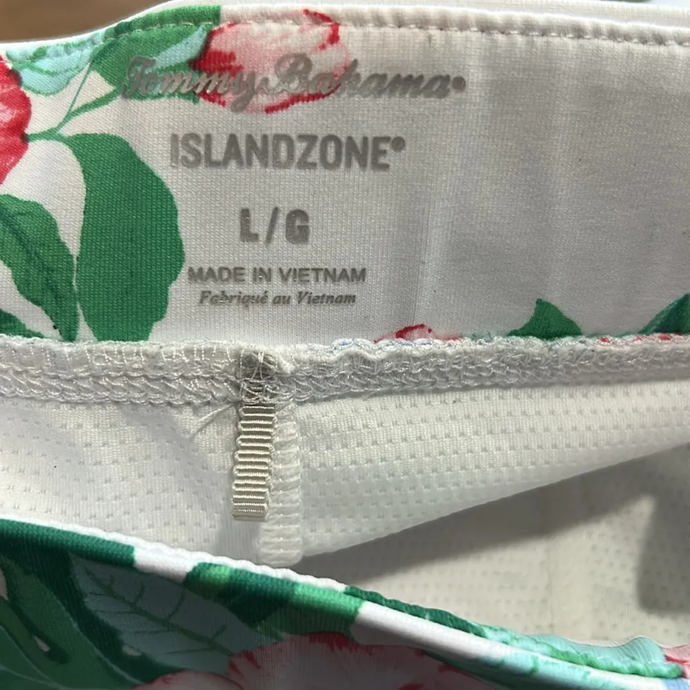 Woman’s Tommy Bahama Aubrey Island Zone White Hibiscus Golf Skort Size Large - Image 3