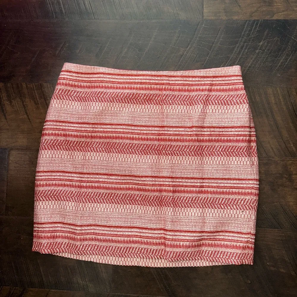 3/$20 Red Patterned Banana Republic Skirt - Image 2