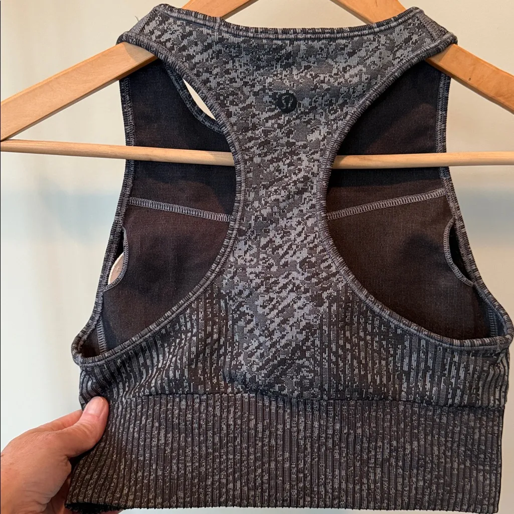 Lululemon Ebb to Train Bra *Medium Support
Pattern Mixing Black / Rhino Grey - Image 2
