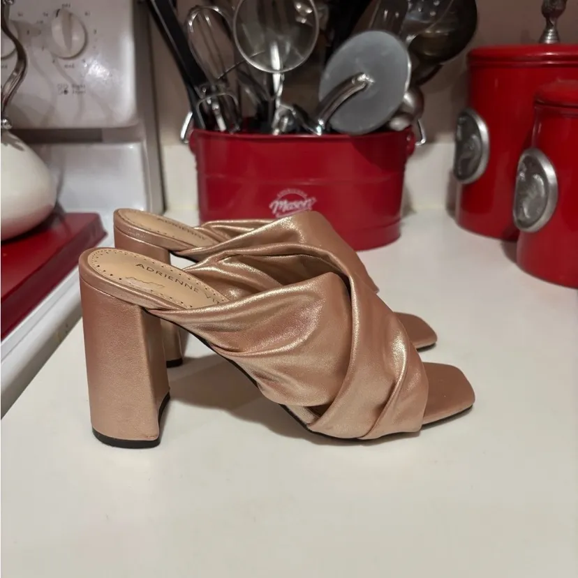 Adrienne Vittadini Genie Block Heels Sandals Mules Gold Rose Crossover Size 7 - Image 2