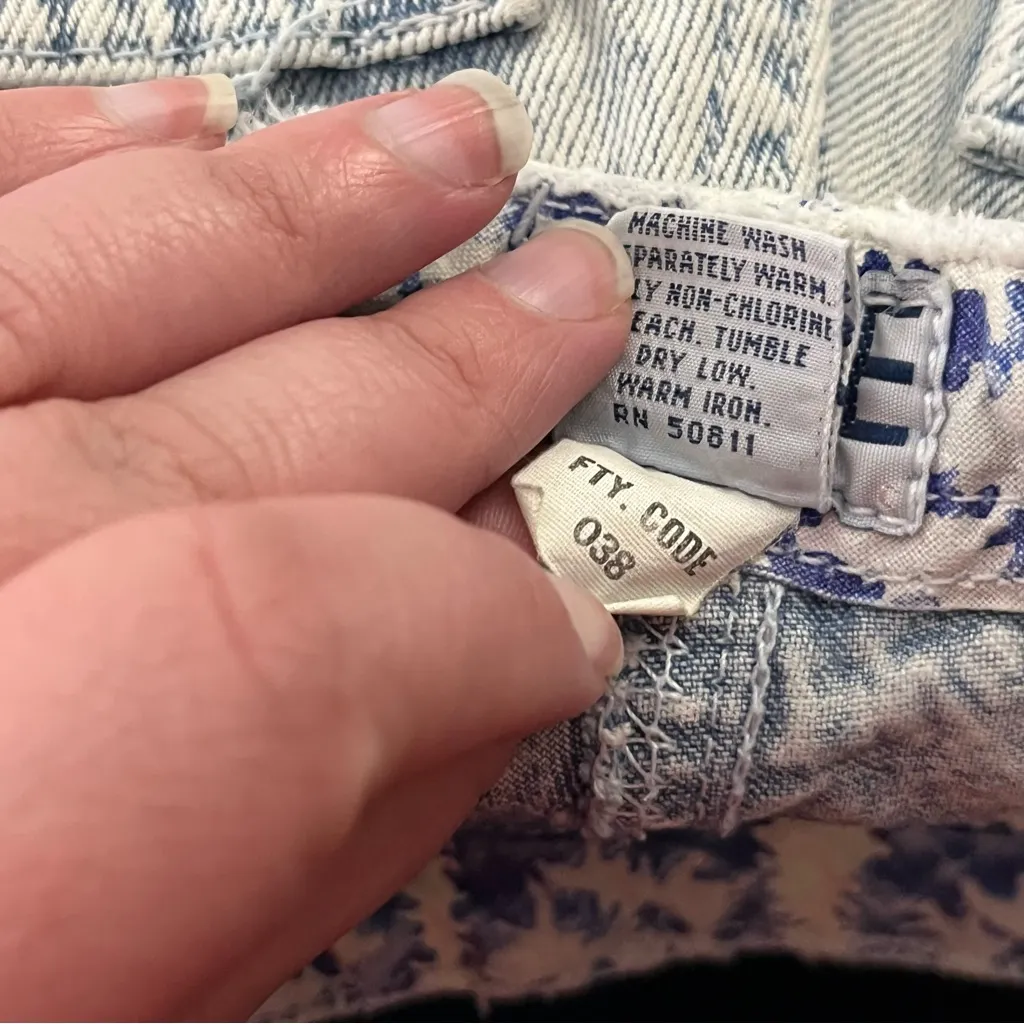 Vintage 80s 90s Vivre High Rise Denim Shorts Button Fly Light Acid Wash 7 Blue Size undefined - Image 5