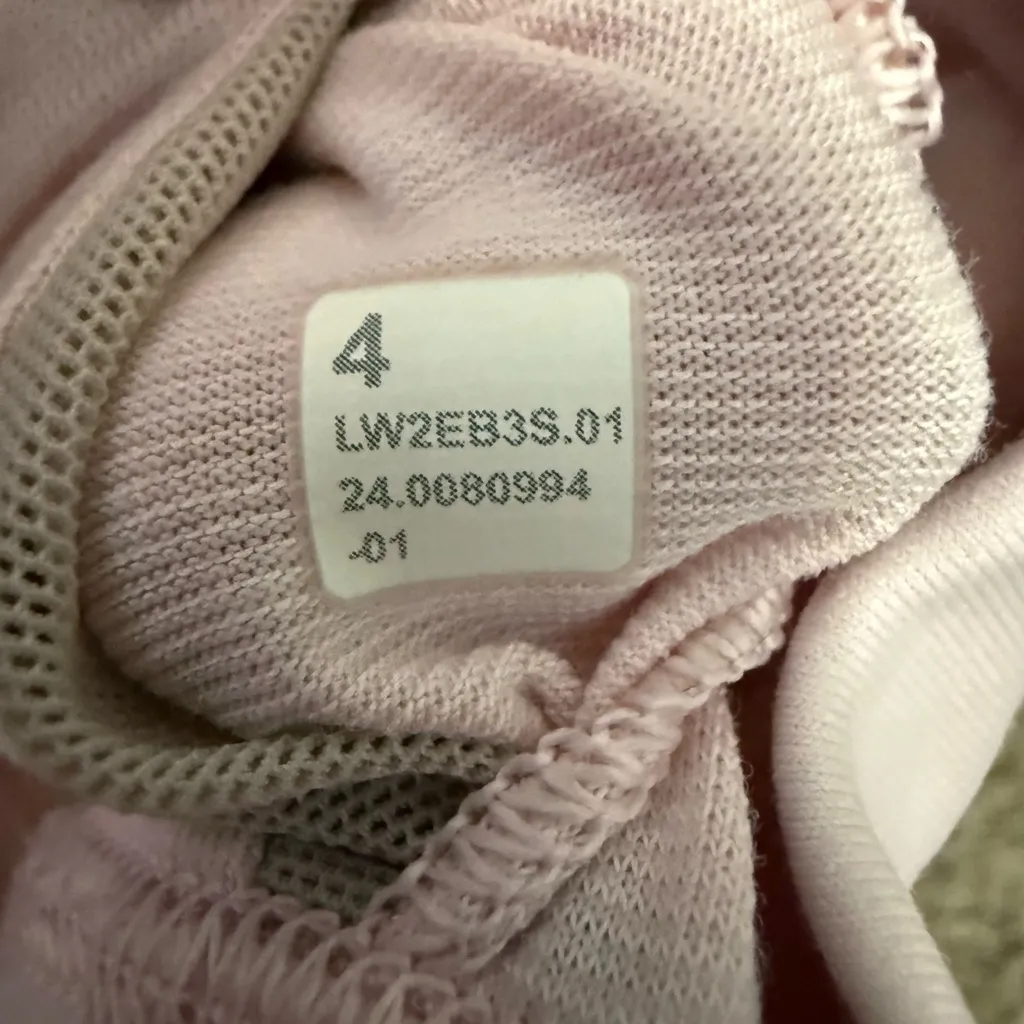 Lululemon energy bra size 4 - Image 3
