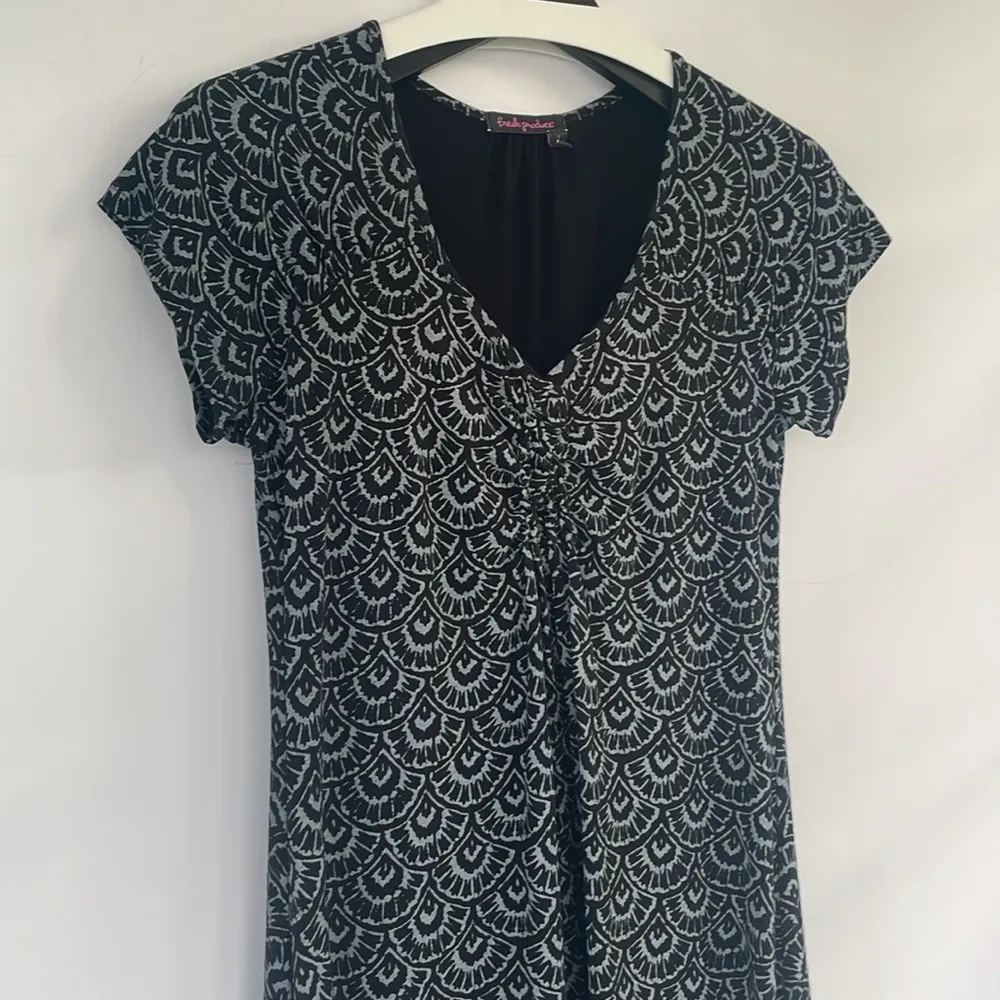 Fresh Produce Black and Grey Ruffled Front V-Neck Short Sleeve Dress Small - Image 10