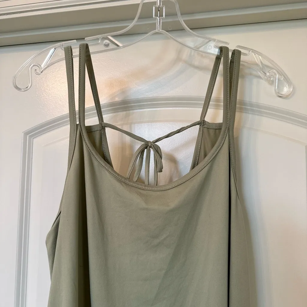 Hunter green boutique dress with double straps and tie in the back! Adorable 💚 - Image 3