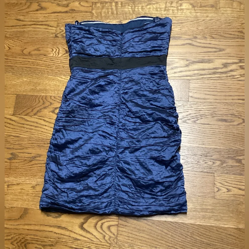 BCBGMaxaZria dress. Size 8 - Image 12