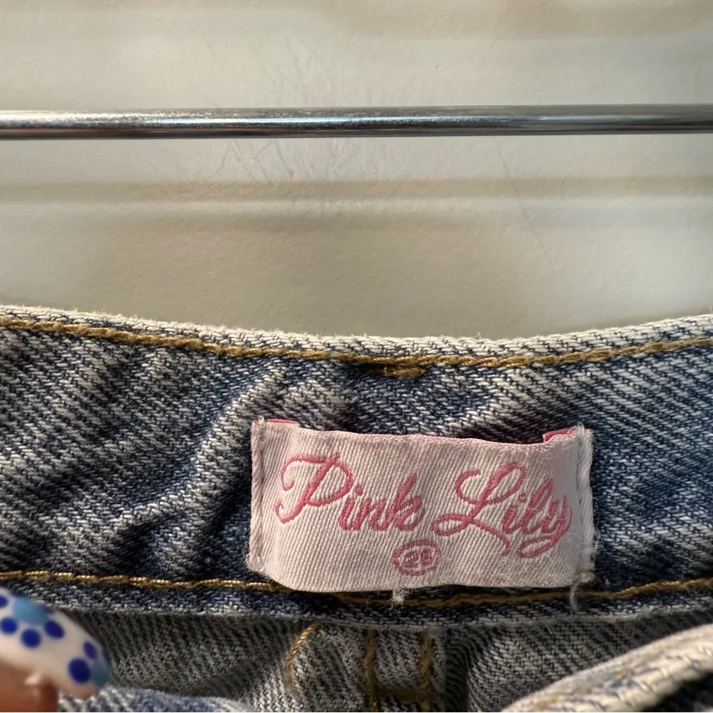 Pink Lily‎ High Waisted Raw Hem Distressed Jean Denim Shorts Medium Wash 28 - Image 5