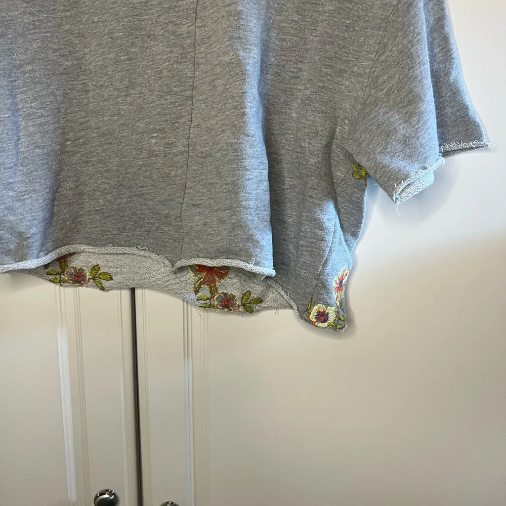 Urban Outfitters  Cropped Embroidered Sweatshirt - Image 12