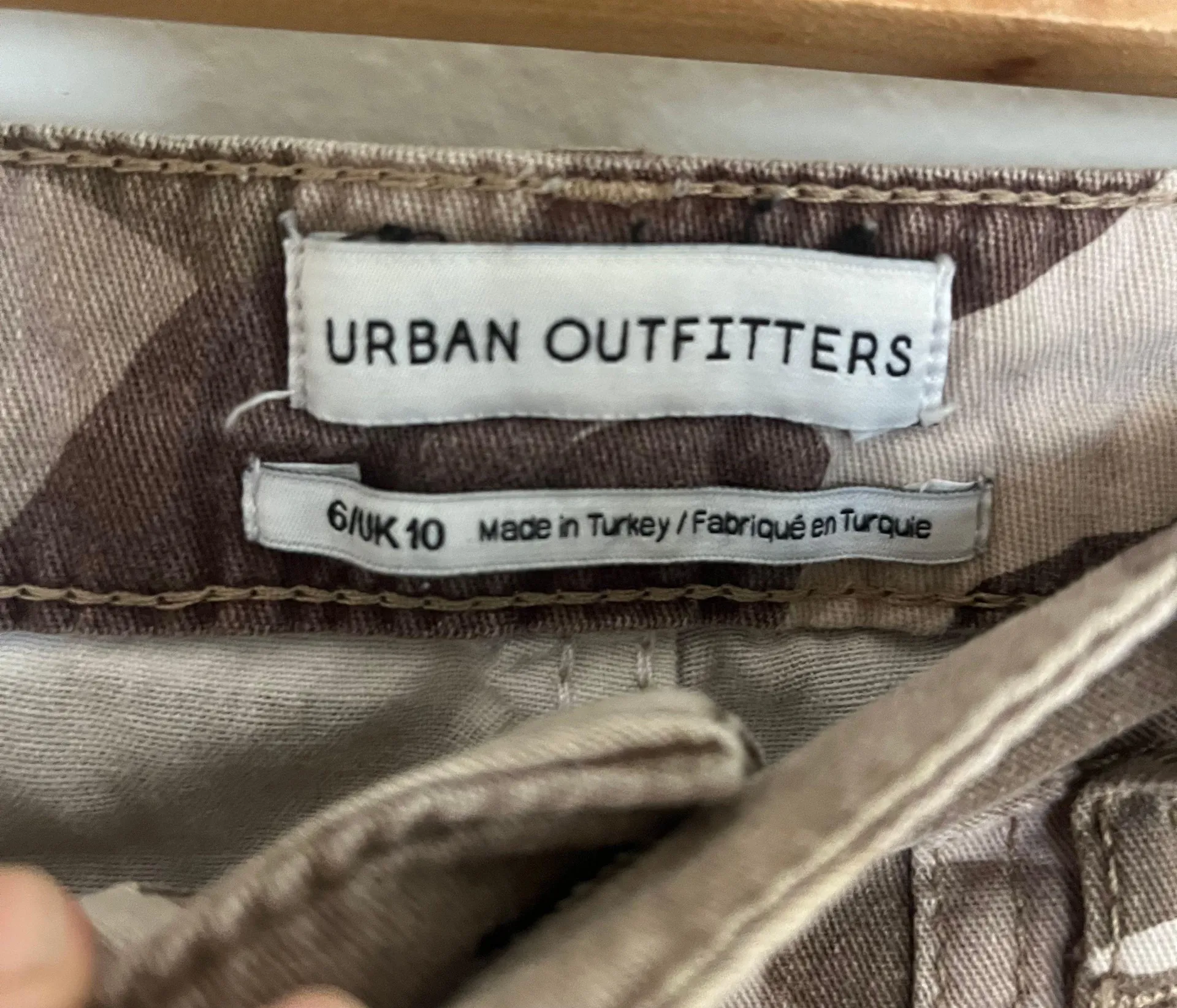 cropped camo cargo pants brown - Image 5