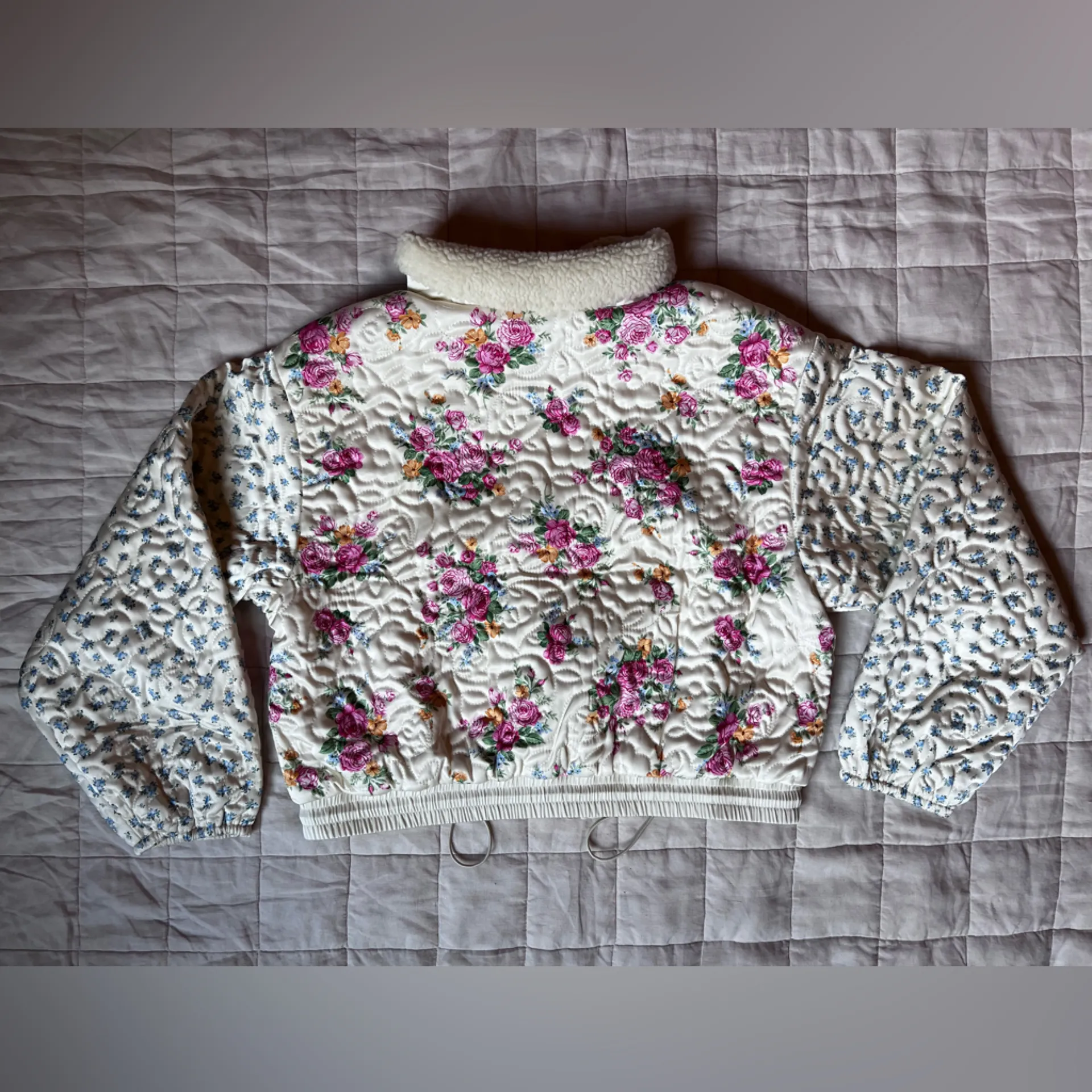 RARE For Love & Lemons Cream Floral Quilted Marlee Cropped Puffer Jacket - XL - Image 5