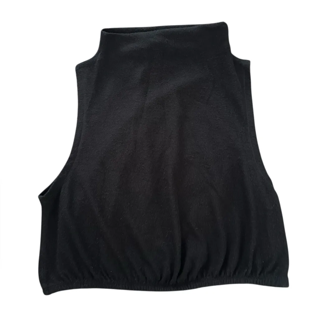 ALO Yoga Black Sleeveless Fuzzy Soft Crop Top S - Image 2