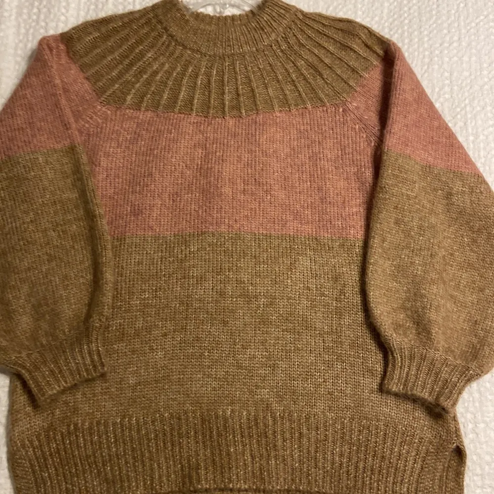 LUSH Sweater size S excellent condition so beautiful sweater mocha pink color - Image 11