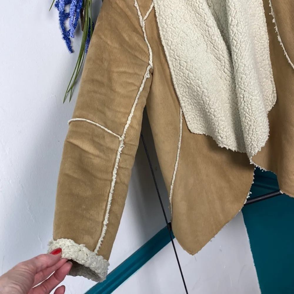 Darjoni faux suede and Sherpa lightweight but warm jacket Tan - Image 4