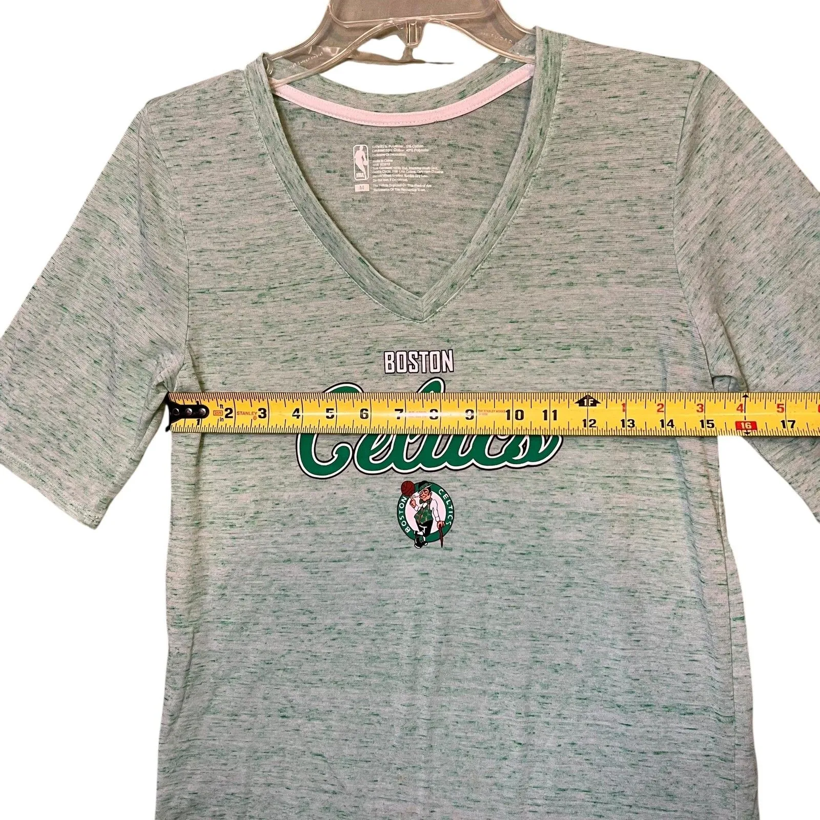NBA Boston Celtics Shirt Womens Medium Green NBA Basketball V Neck Short Sleeve - Image 3