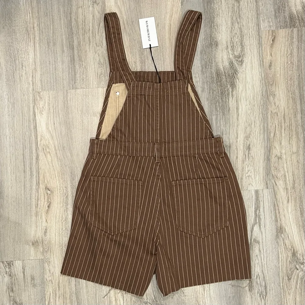 NWT We Wore What Shorts Bib Overalls Brown Pinstripe Cotton W/ Side Slit Size S - Image 8