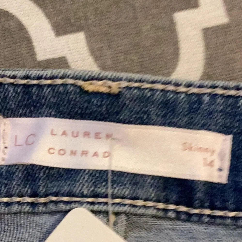 LC Lauren Conrad frayed hems jeans straight leg - Image 5