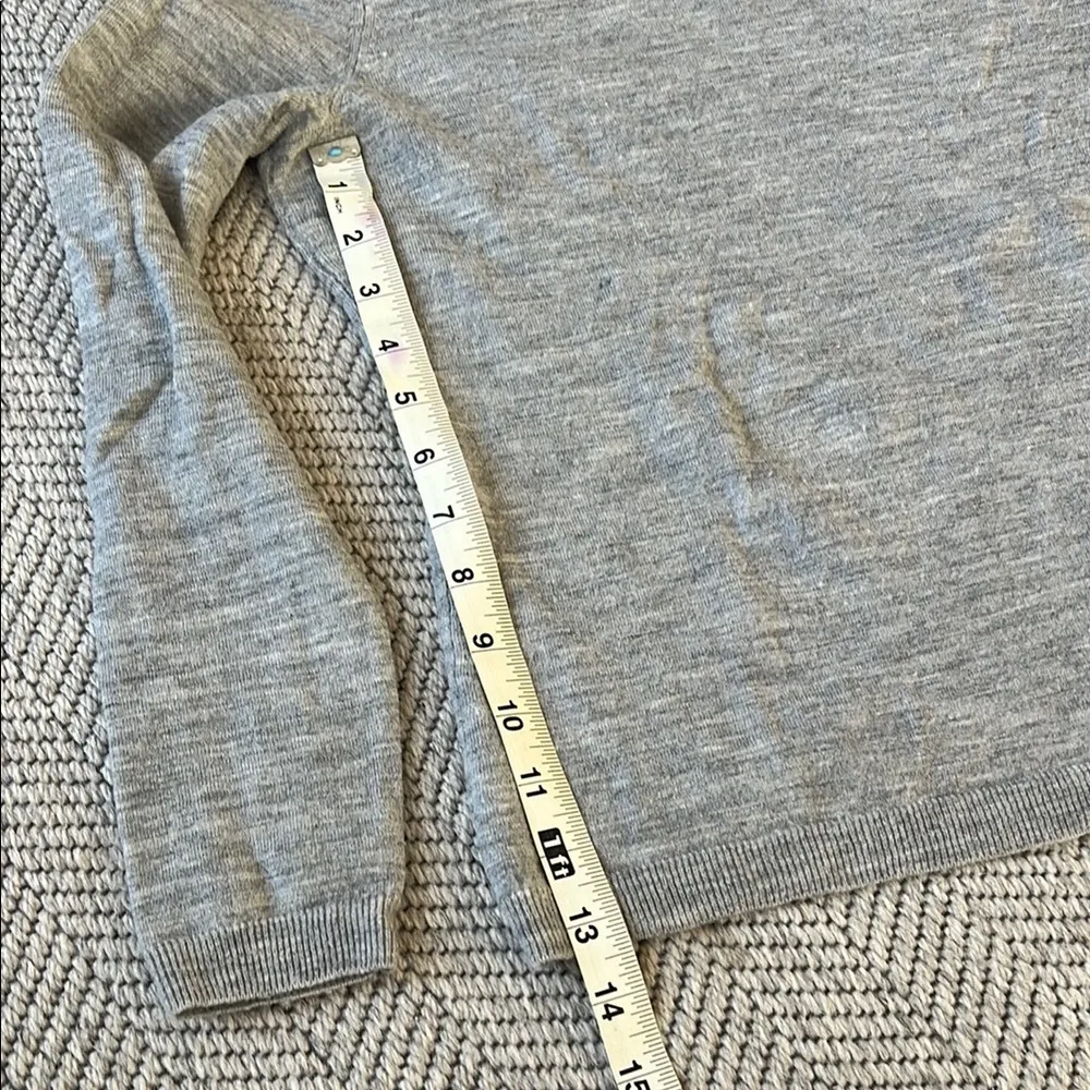 Banana Republic Sweater - Image 3
