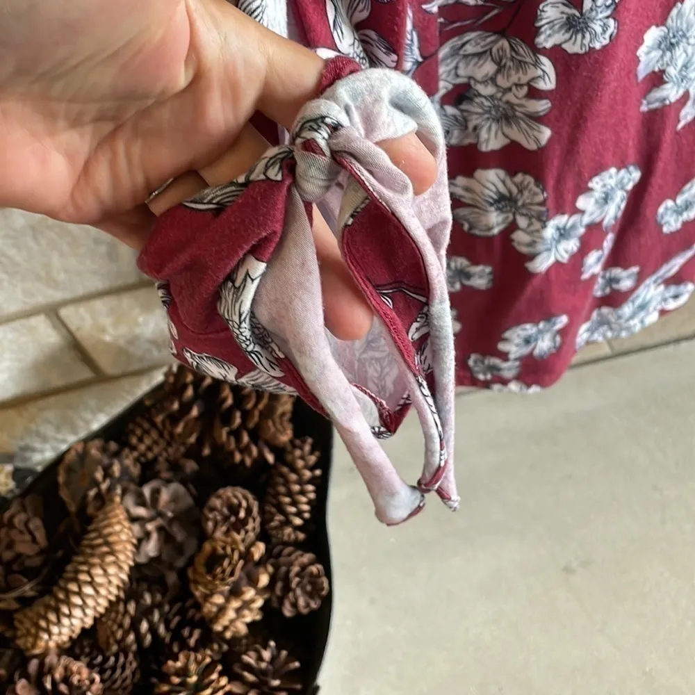 Tickled teal blouse size medium open sleeve floral - Image 4