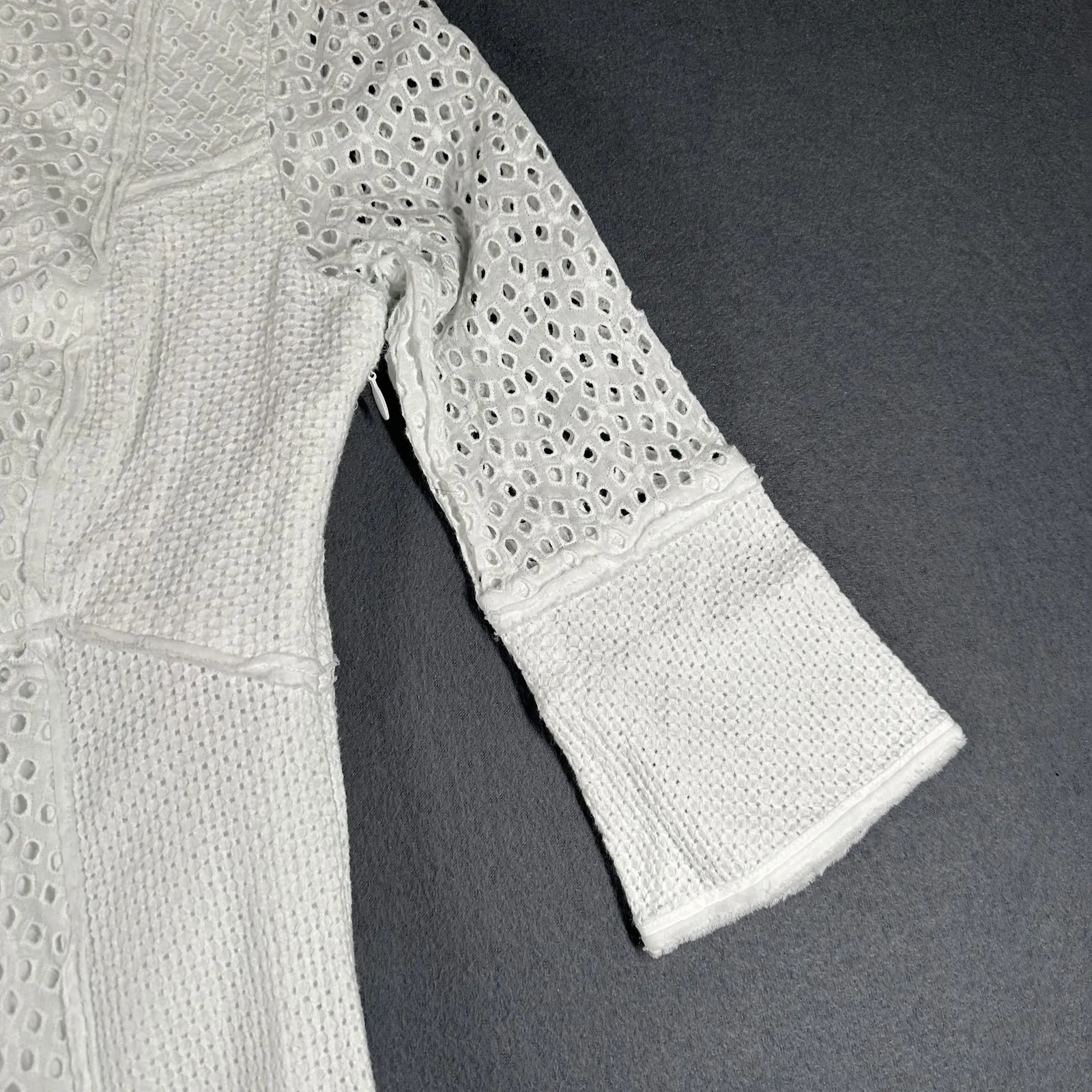 BCBGMAXAZRIA Darcy Dress Womens 0 White Lace Sheath 3/4 Bell Sleeve V Neck - Image 4