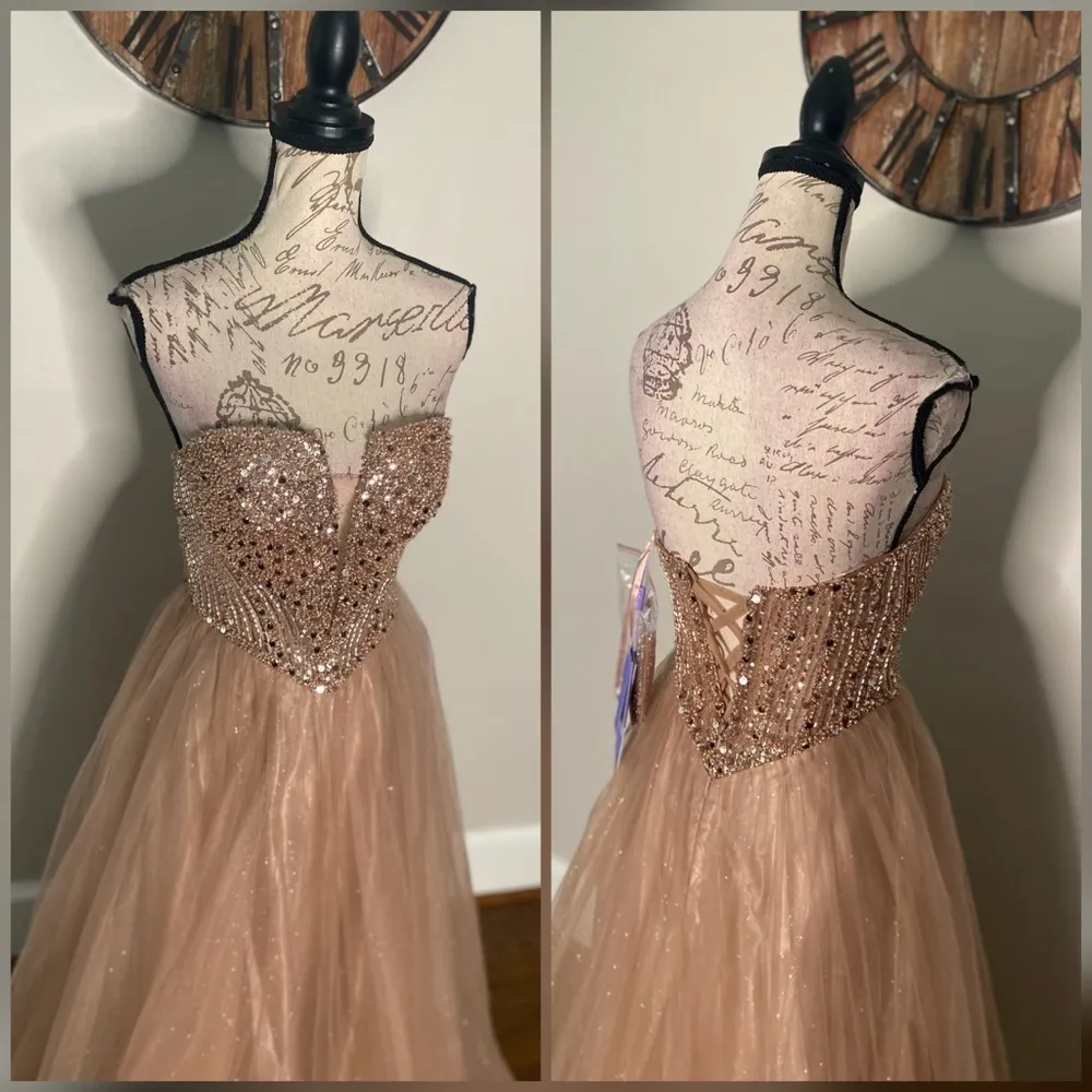 Sparkly mocha gold a line ballgown prom dress Size 6 - Image 5