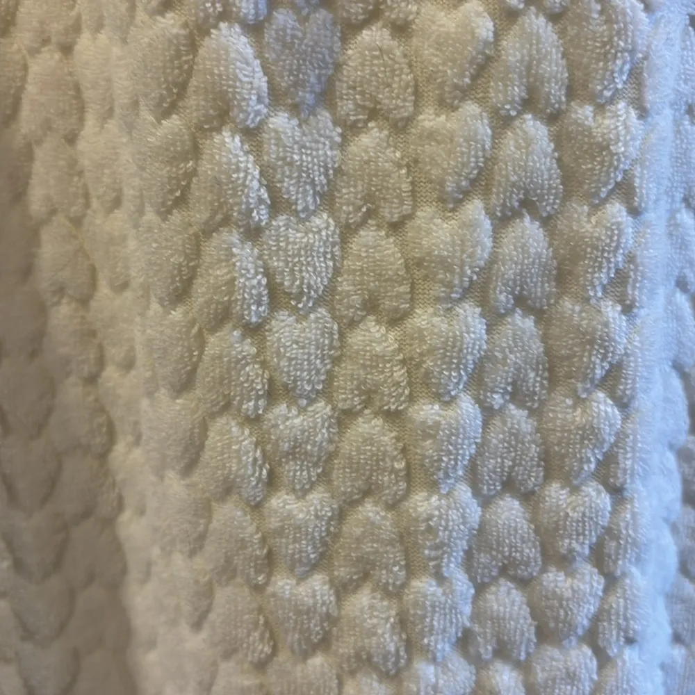 ELAN WHITE TERRY CLOTH DRESS WITH HEART DESIGN AND TOES AT NECK
SIZE SMALL - Image 3