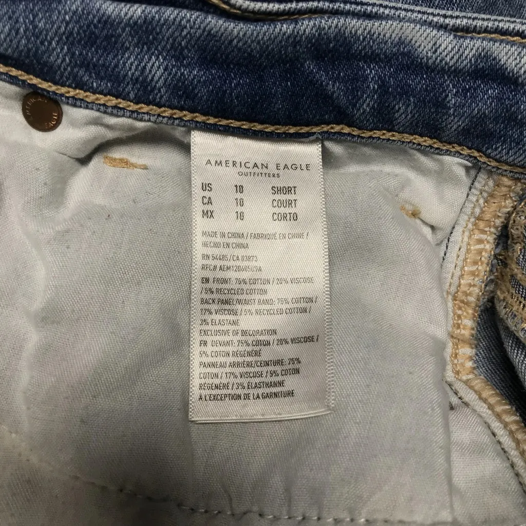 American Eagle Curvy Ripped Mom Blue Jeans - Size 10 Short - Image 3