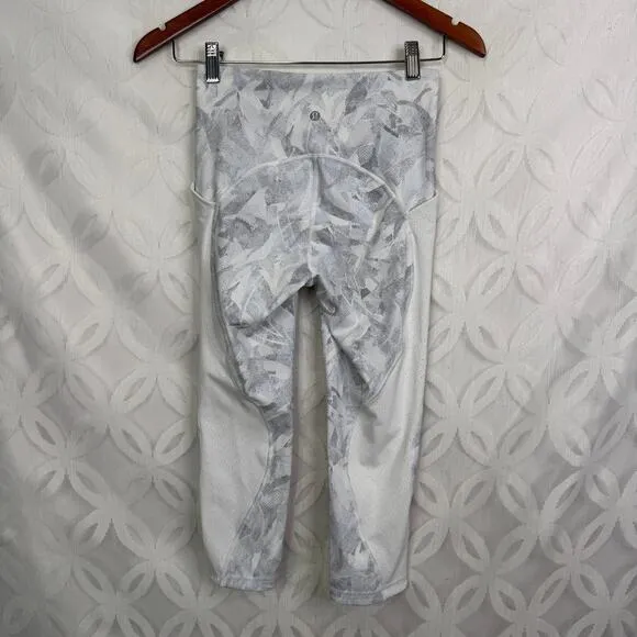 Lululemon‎ Breezy Dot Crop 19" Jasmine White Multi Legging Size 4 - Image 10