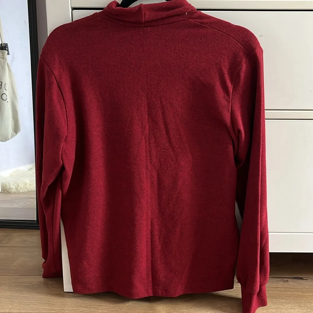 Uniqlo Turtleneck Top - Image 2