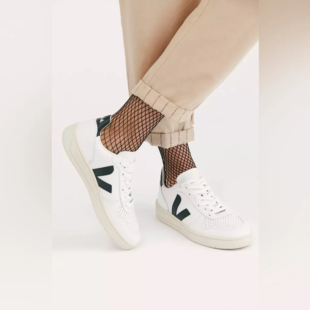 Veja V-10 Sneaker Black White Womens Size 8.5 - Image 4