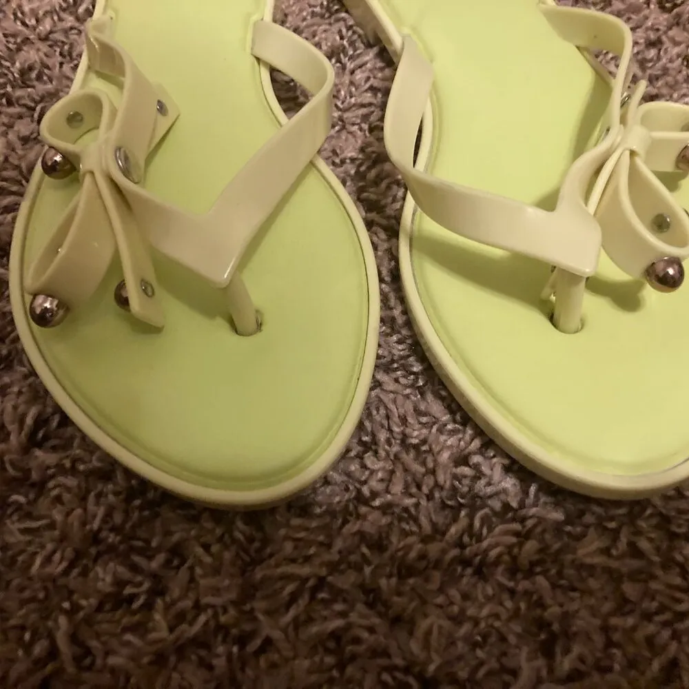 Melissa Flip Flop Sandals US Size 8 Yellow Studded Bows Vegan Made in Brazil - Image 5