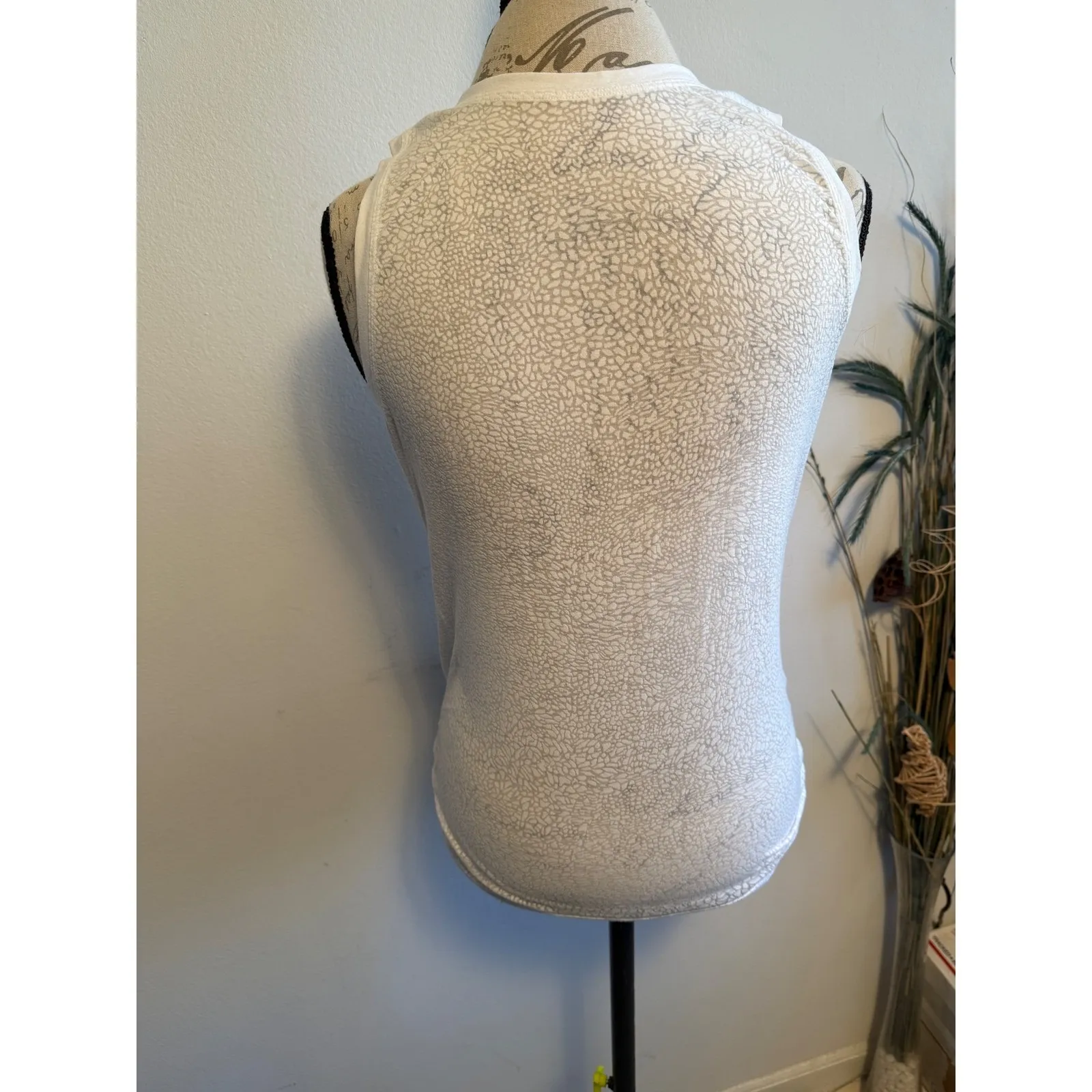 Lululemon White Sleeveless Tank Top Activewear Twist Front Athletic Yoga - Image 2