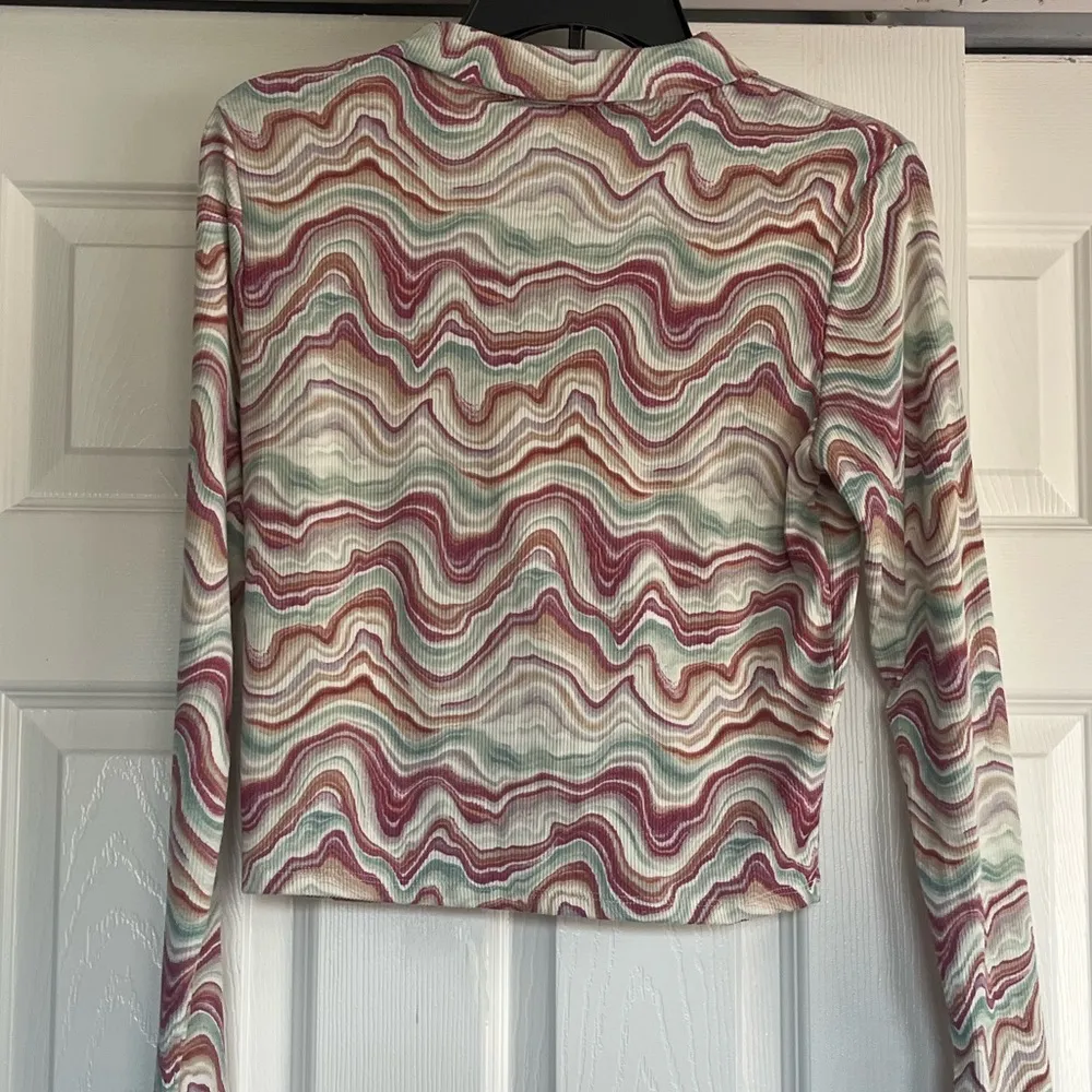 💝JUST POLLY psychedelic marble button ribbed long sleeve shirt💝 Size L - Image 3