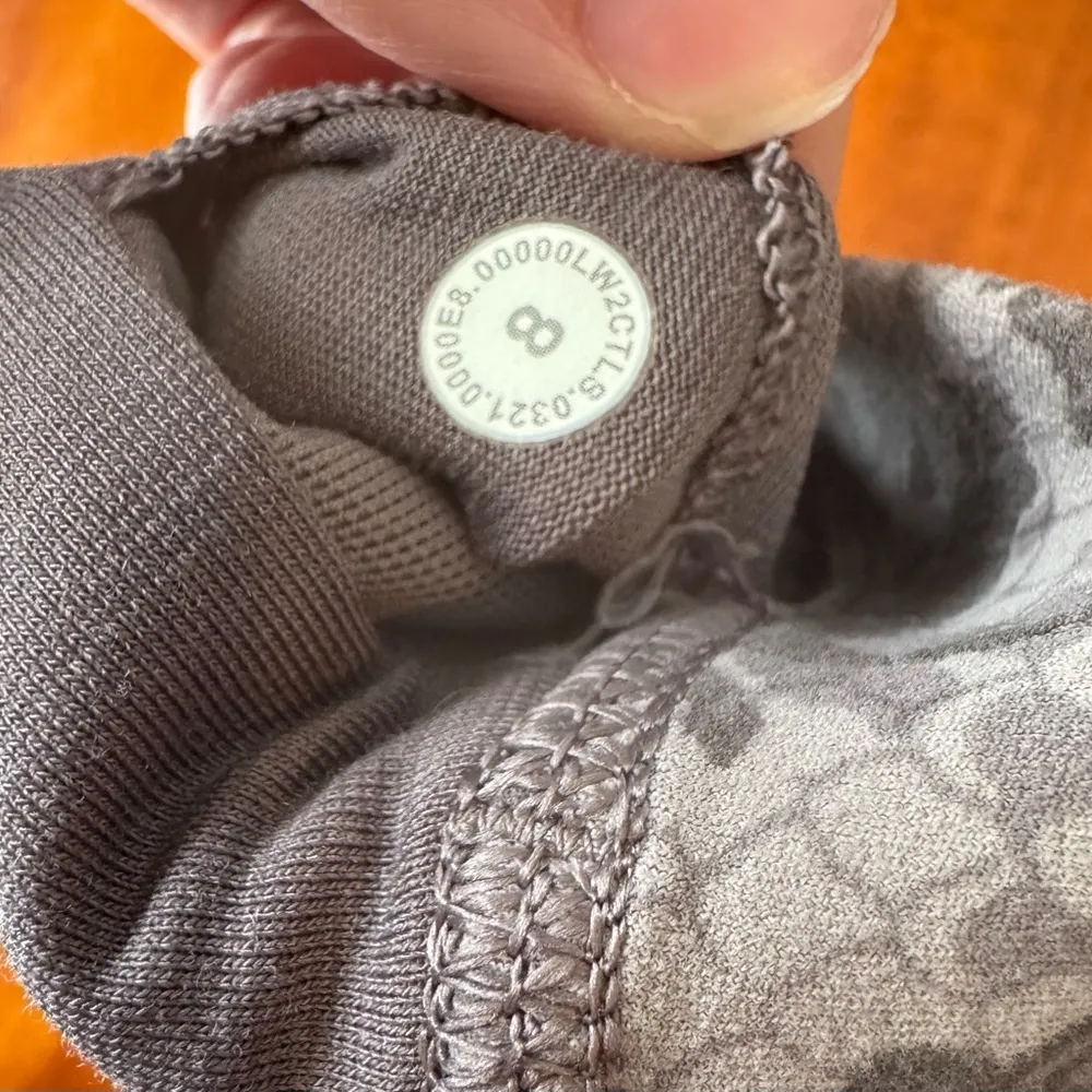 Lululemon Sports Bra size 8 - Image 4