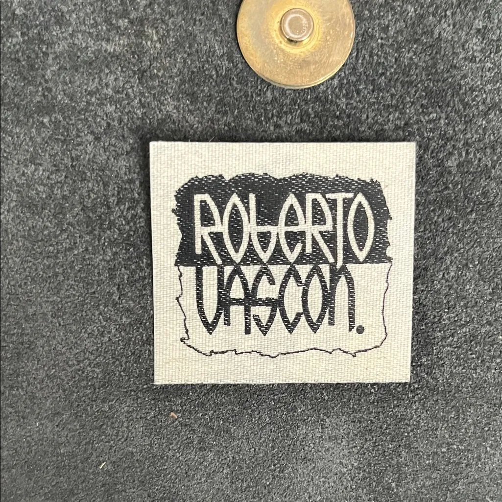 Roberto Vascon Black Embossed Egyptian‎ Design Shoulder Bag - Image 2