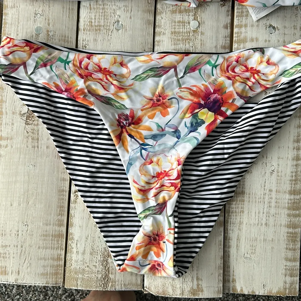 Cupshe Reversible Floral and Striped Bikini Set Swimsuit Size M New NWT - Image 3