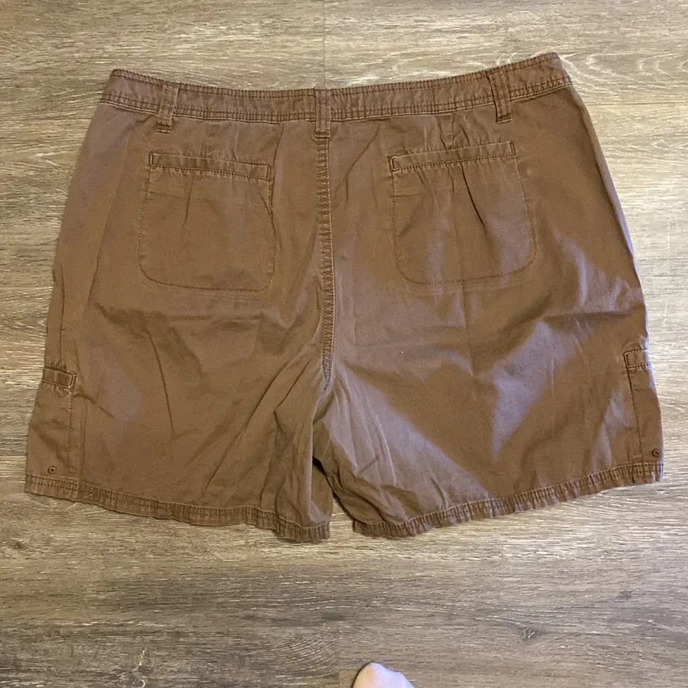 Croft & Barrow Brown Lightweight Shorts Size 16 - Image 3