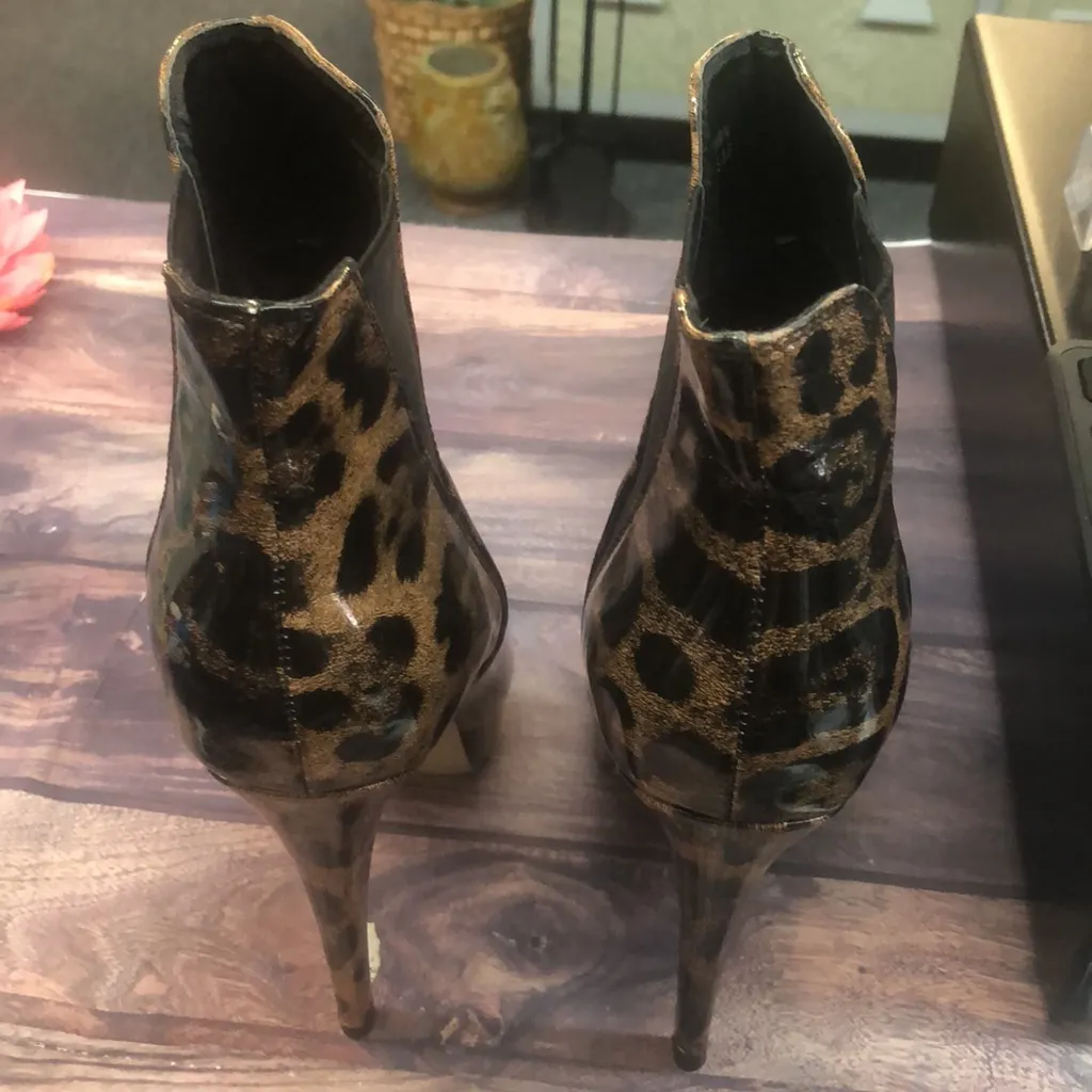 Animal print sz 8 shoes - Image 3