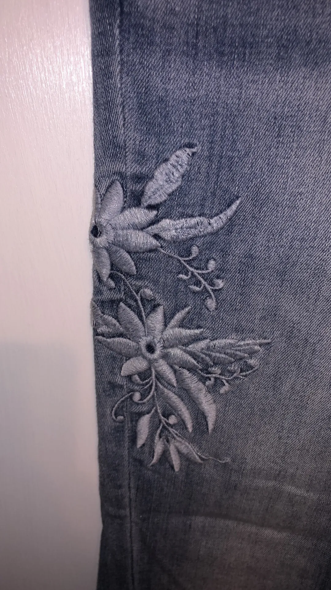 Floral jeans women size 6 - Image 4