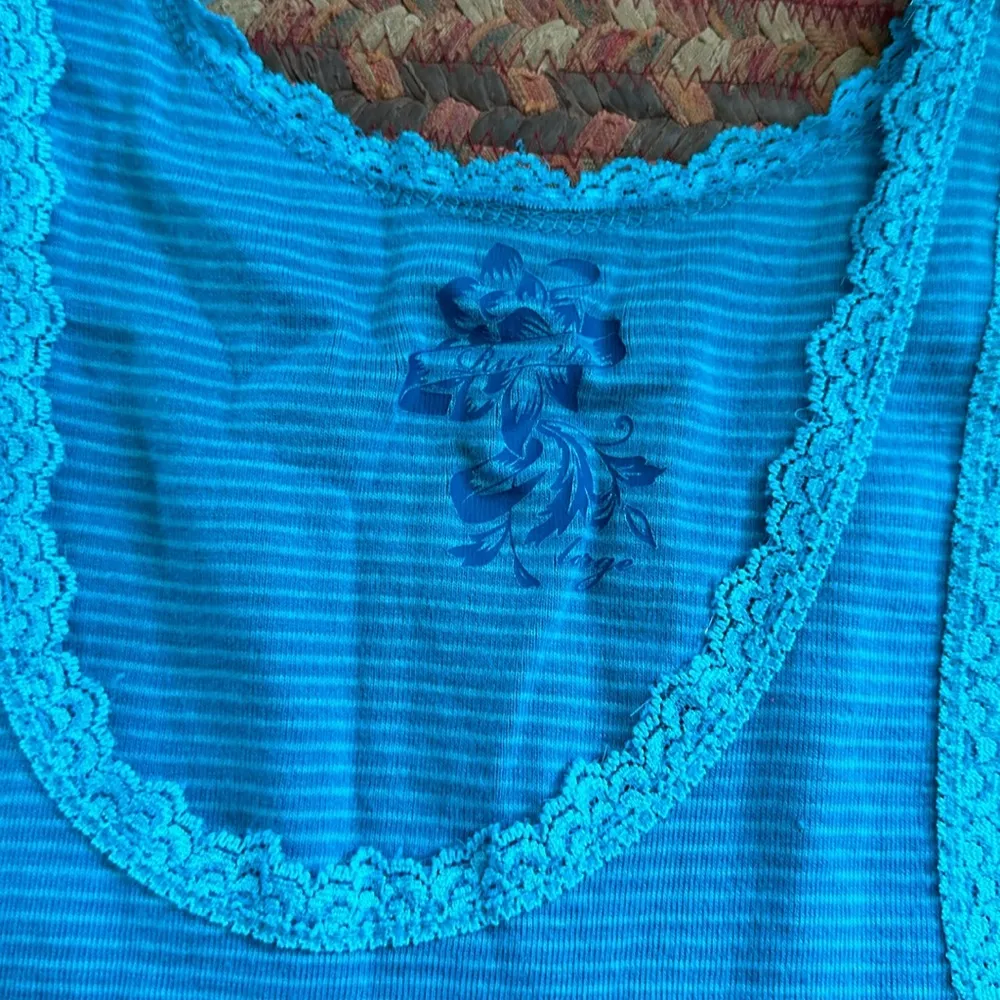 RETRO Y2K RUE 21 BLUE STRIPE LACE TRIM LAYERING TANK - Image 2
