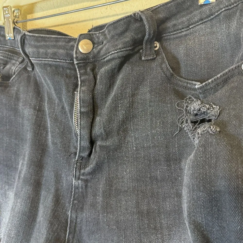 American Bazi Womens Black Distressed Jean Denim Shorts 1X destroyed thrashed - Image 3